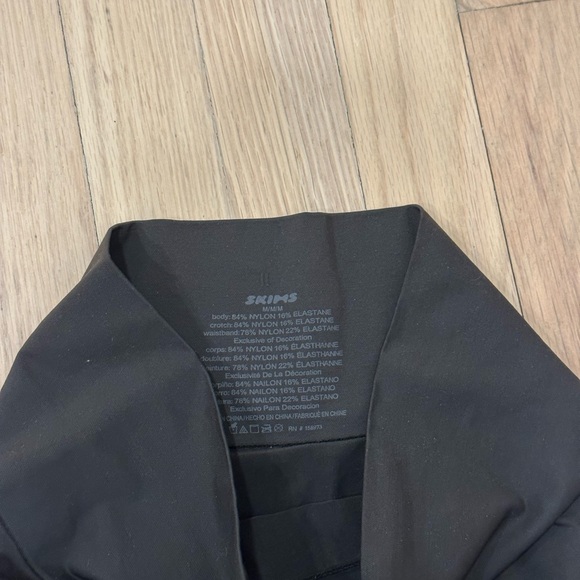 SKIMS Black and Brown Bike Shorts - Picture 5 of 5